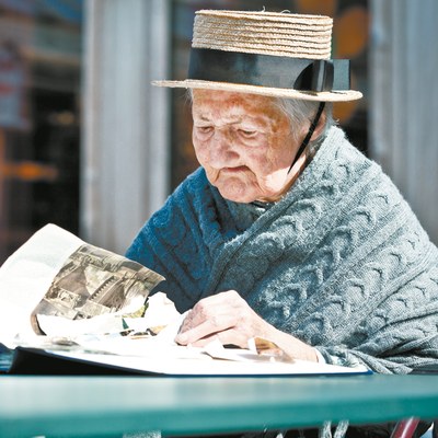 alte frau klein.jpg