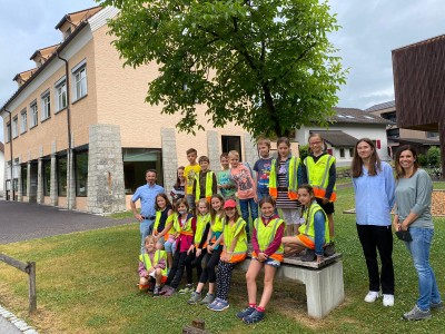 Besuch im Gemeindeamt: Schülerinnen und Schüler der Volksschule Batschuns und Dafins Besuch im Gemeindeamt: Schülerinnen und Schüler der Volksschule Batschuns und Dafins