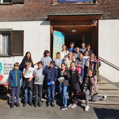 Offene Jugendarbeit Vorderland - Mittelschüler zu Besuch im Jugendtreff Röthis