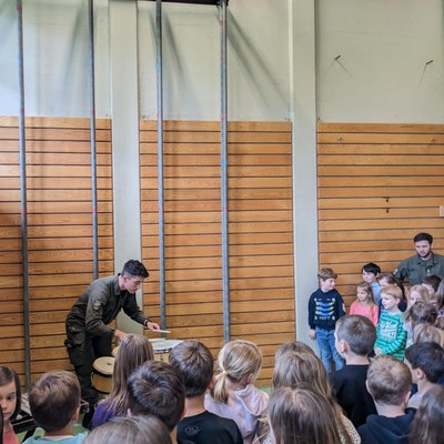 Militärmusik zu Besuch in der VS Batschuns (2).jpg