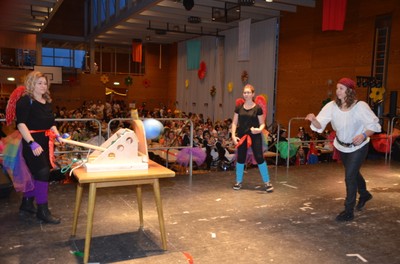 5. Bühnenspiel.JPG