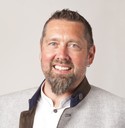 Alexander Tschofen_Portrait_2000x2050px.jpg