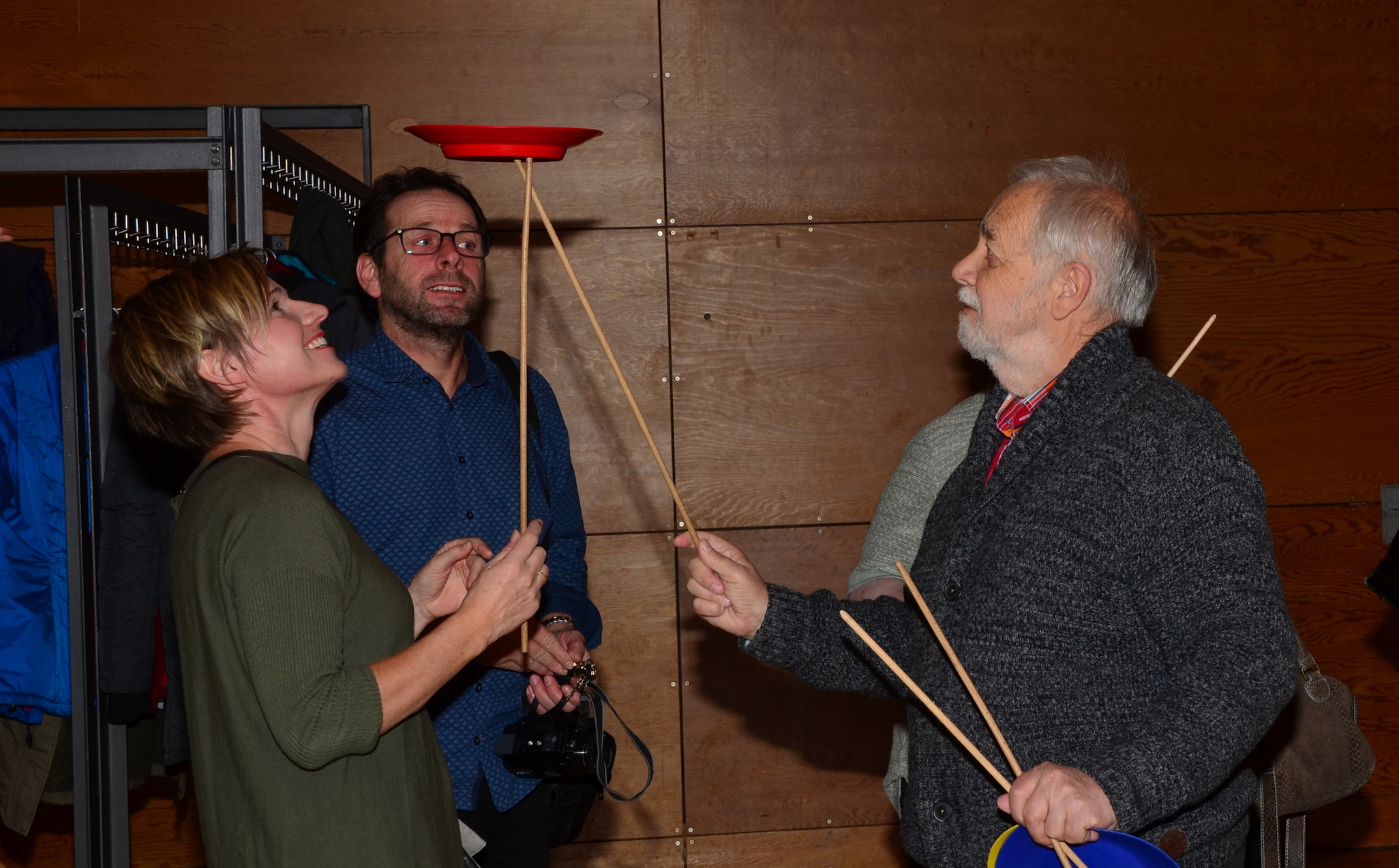 Eltern spielen mit H. Fluri  2.JPG