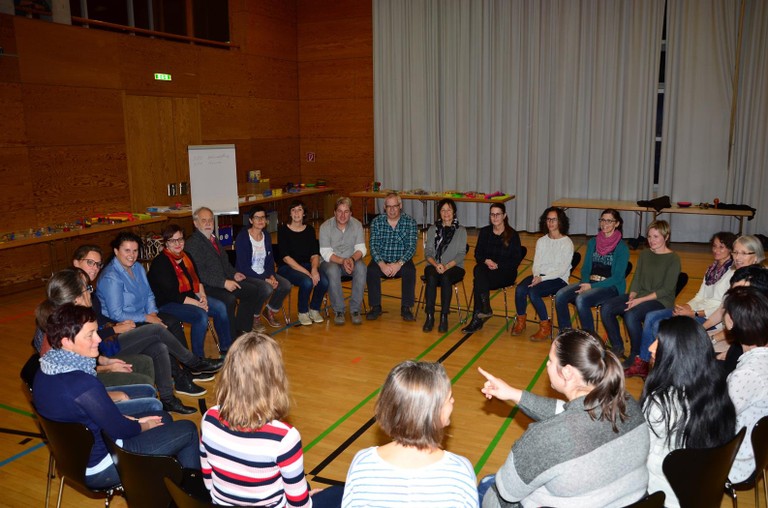 Eltern spielen mit H. Fluri  7 (Copy).JPG