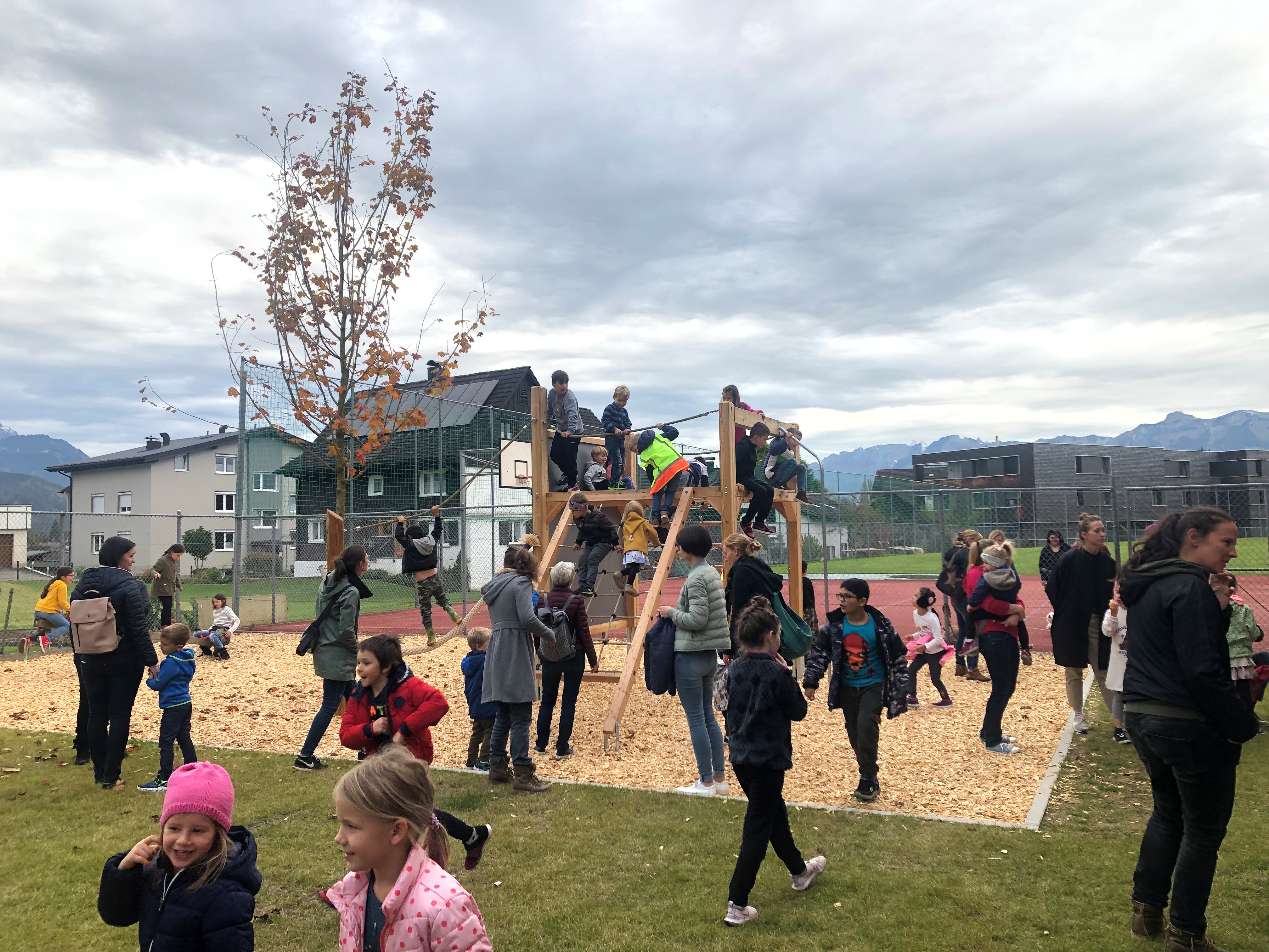 offizelle Übergabe grünes Klassenzimmer 211019_5.jpg