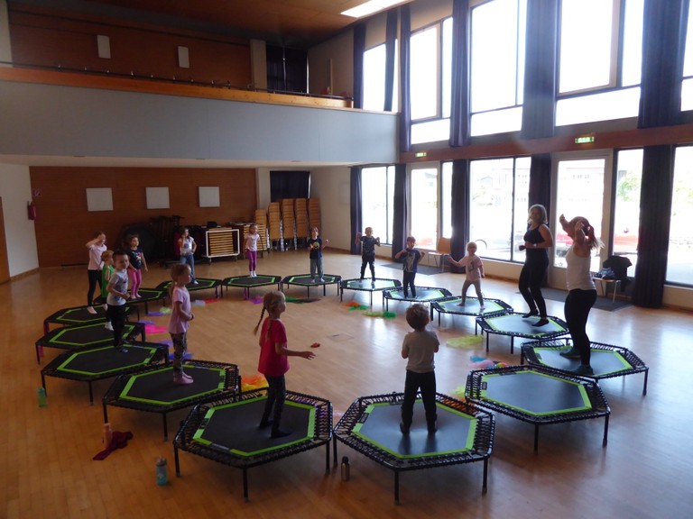 Trampolin alle (13).JPG