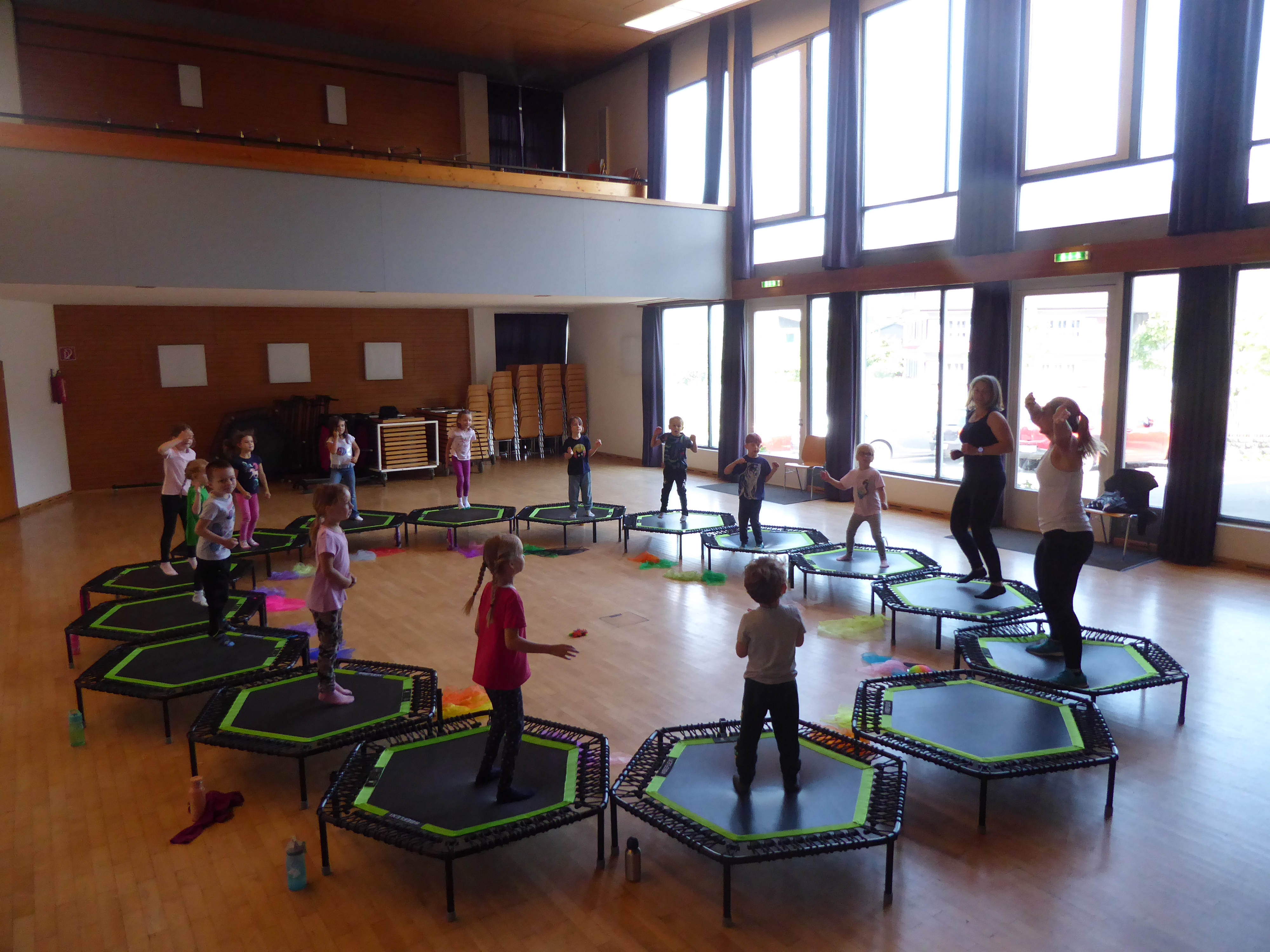 Trampolin alle (13).JPG